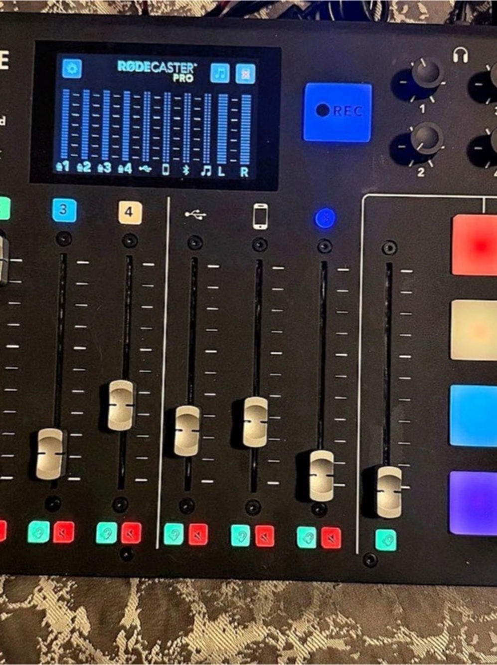 RØDE RødeCaster Pro Integrated Podcast Production Console RØDE RØDECaster Pro